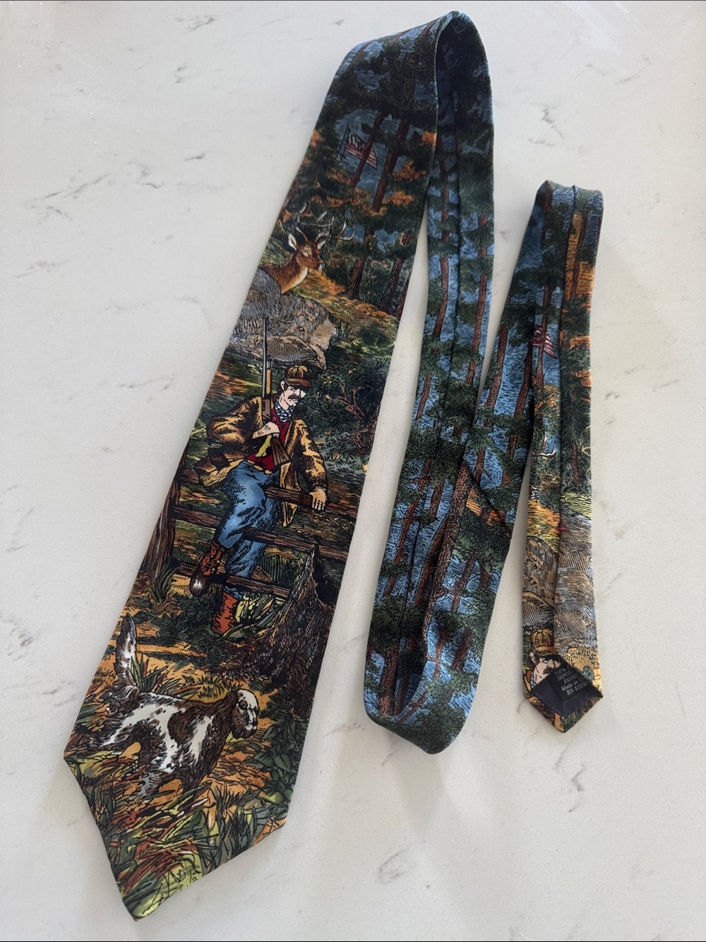 Van Heusen Hunting Scene Tie in Green and Brown